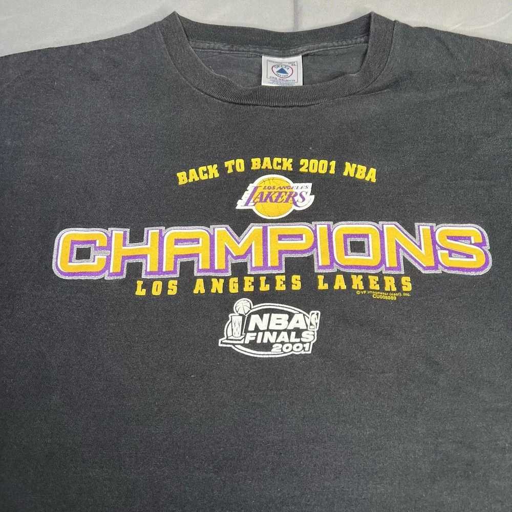 Los Angeles Lakers Shirt Men Size XL 2001 NBA Champions Back to Back Champions